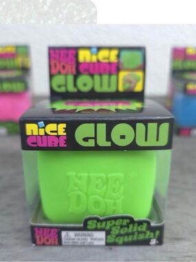 Nice Cube Glow Super Solid Squish - Green